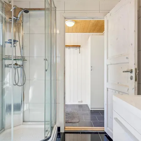 Дом отдыха 3 Bedroom Awesome In Sveio