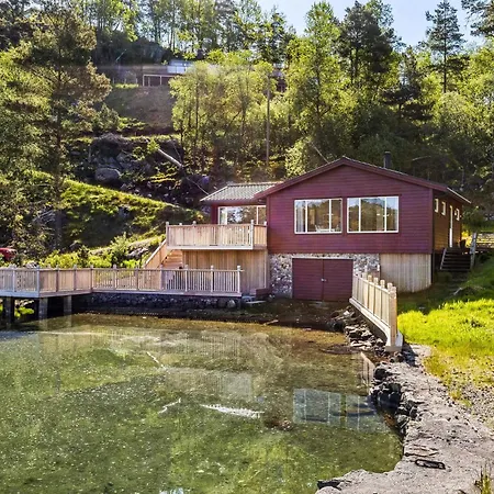 3 Bedroom Awesome In Holiday home *