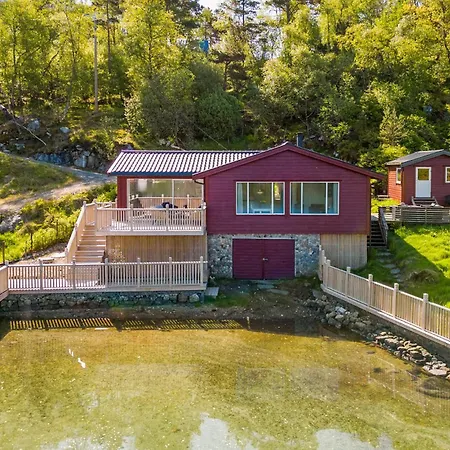 3 Bedroom Awesome In Дом отдыха Sveio