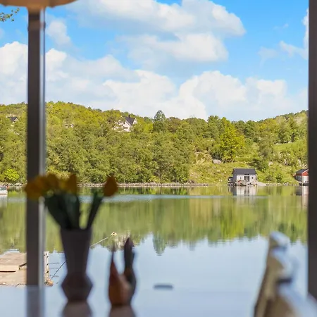 Holiday home Cozy In With Wifi Sveio